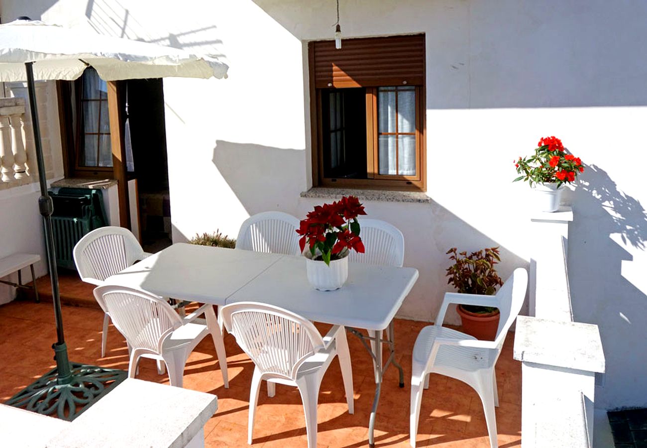 Apartamento en Valdés - Apartamento en bonito pueblo Vistas al Jardin BBQ Terraza