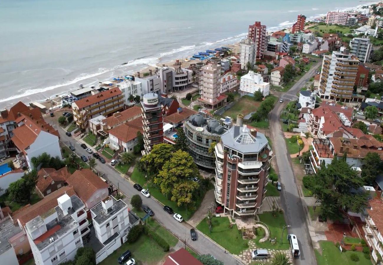 Apartahotel en Villa Gesell - Domos con vistas al mar jacuzzi  BBQ