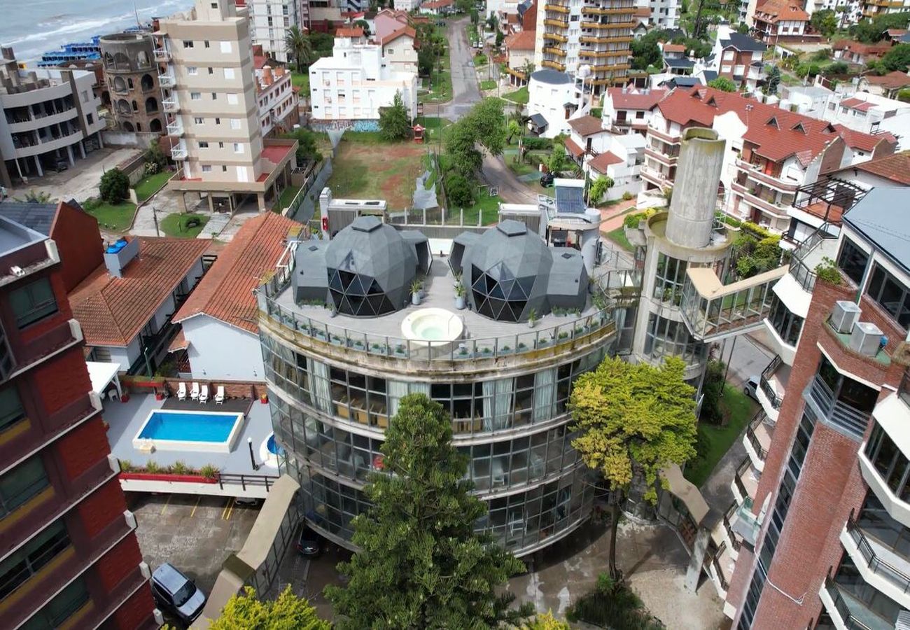 Apartahotel en Villa Gesell - Domos con vistas al mar jacuzzi  BBQ