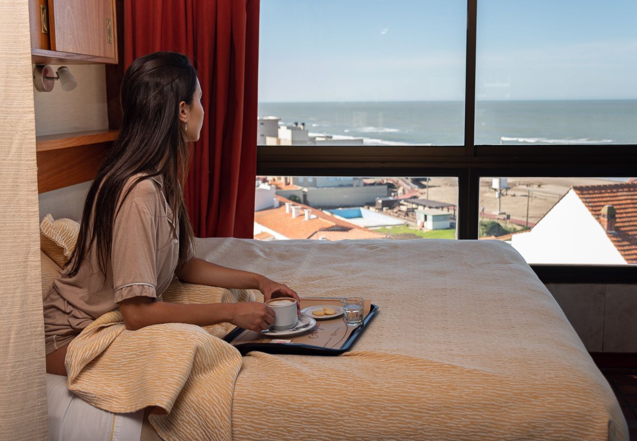 Alquiler por habitaciones en Villa Gesell - Habitacion con increibles vistas al mar Desayuno