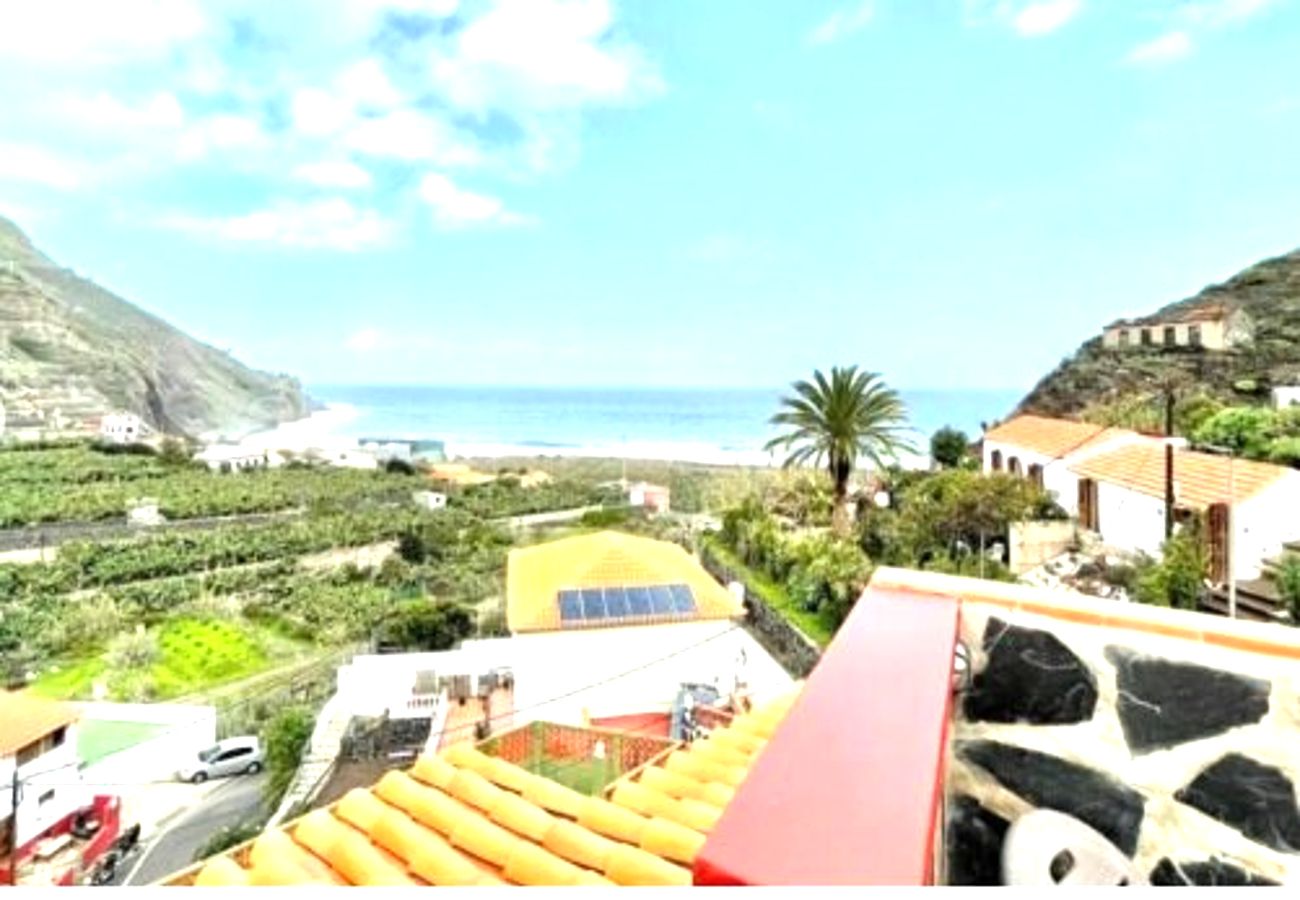 Casa rural en Hermigua - Encantador alojamiento con vistas al mar, terraza WIFI y BBQ