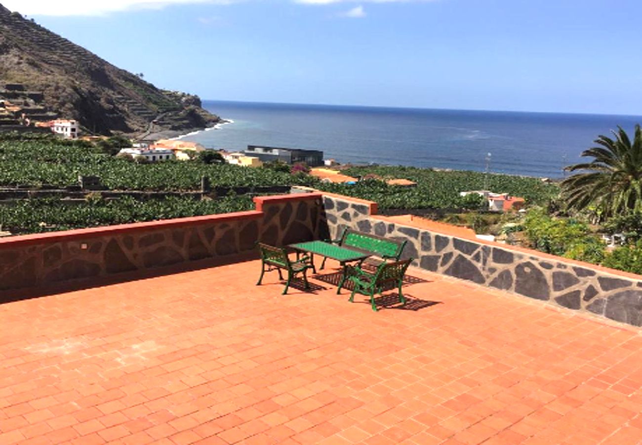 Casa rural en Hermigua - Encantador alojamiento con vistas al mar, terraza WIFI y BBQ