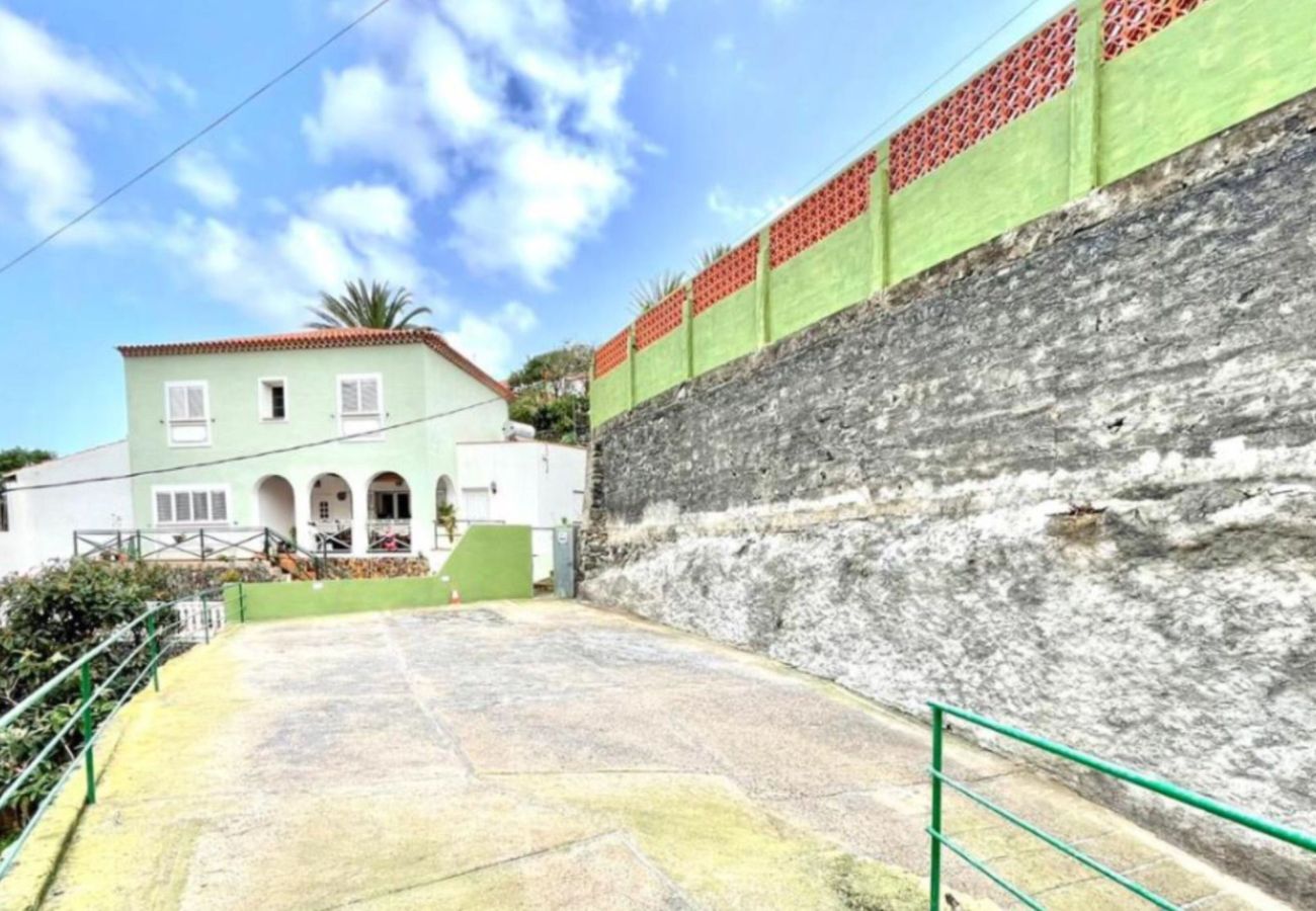 Casa rural en Hermigua - Encantador alojamiento con vistas al mar, terraza WIFI y BBQ