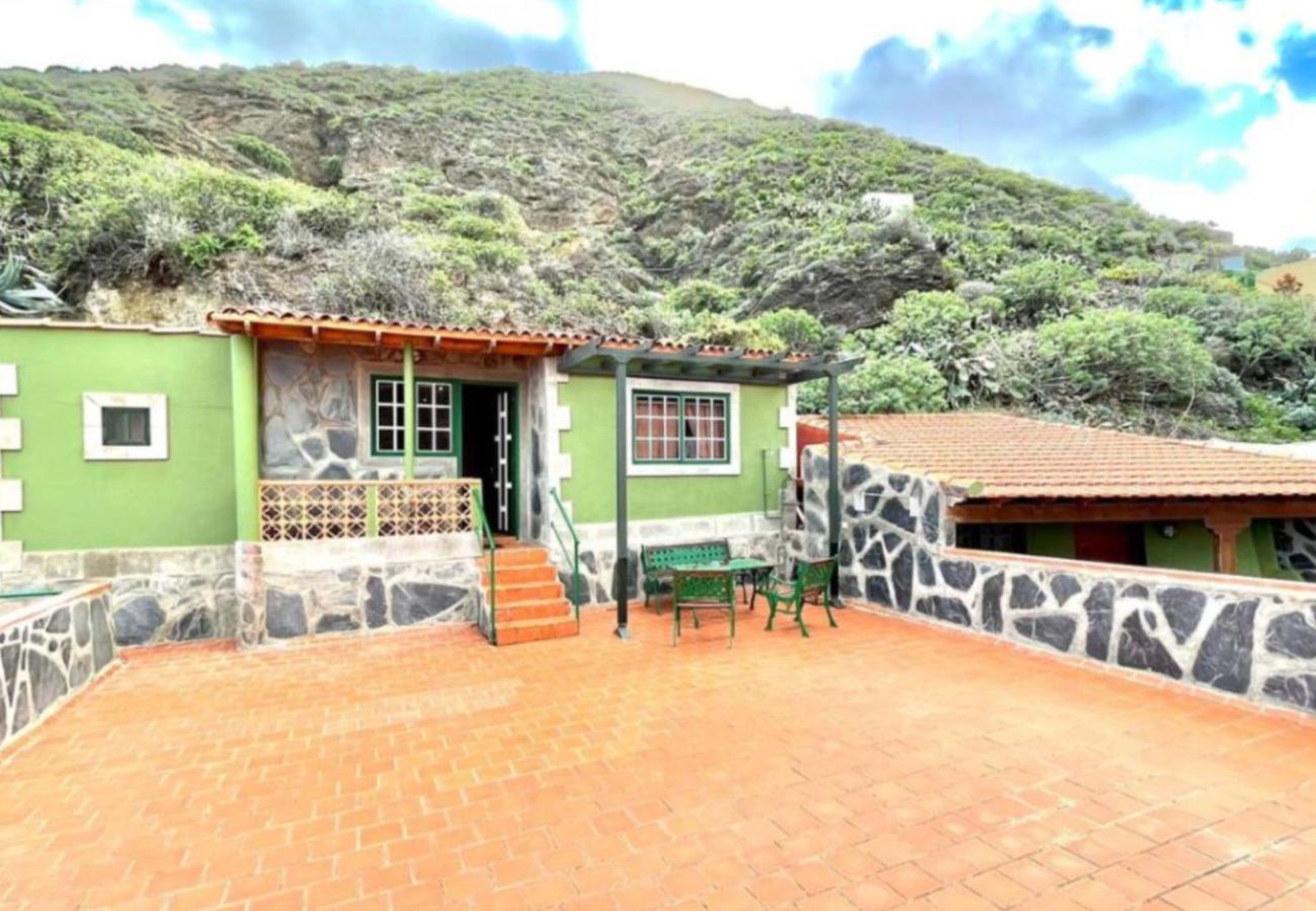 Casa rural en Hermigua - Encantador alojamiento con vistas al mar, terraza WIFI y BBQ