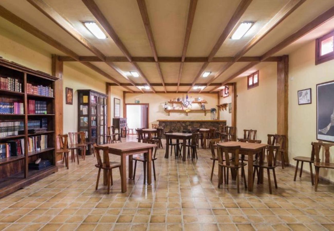 Alquiler por habitaciones en Villaverde - Encantador alojamiento con gran Piscina WIFI