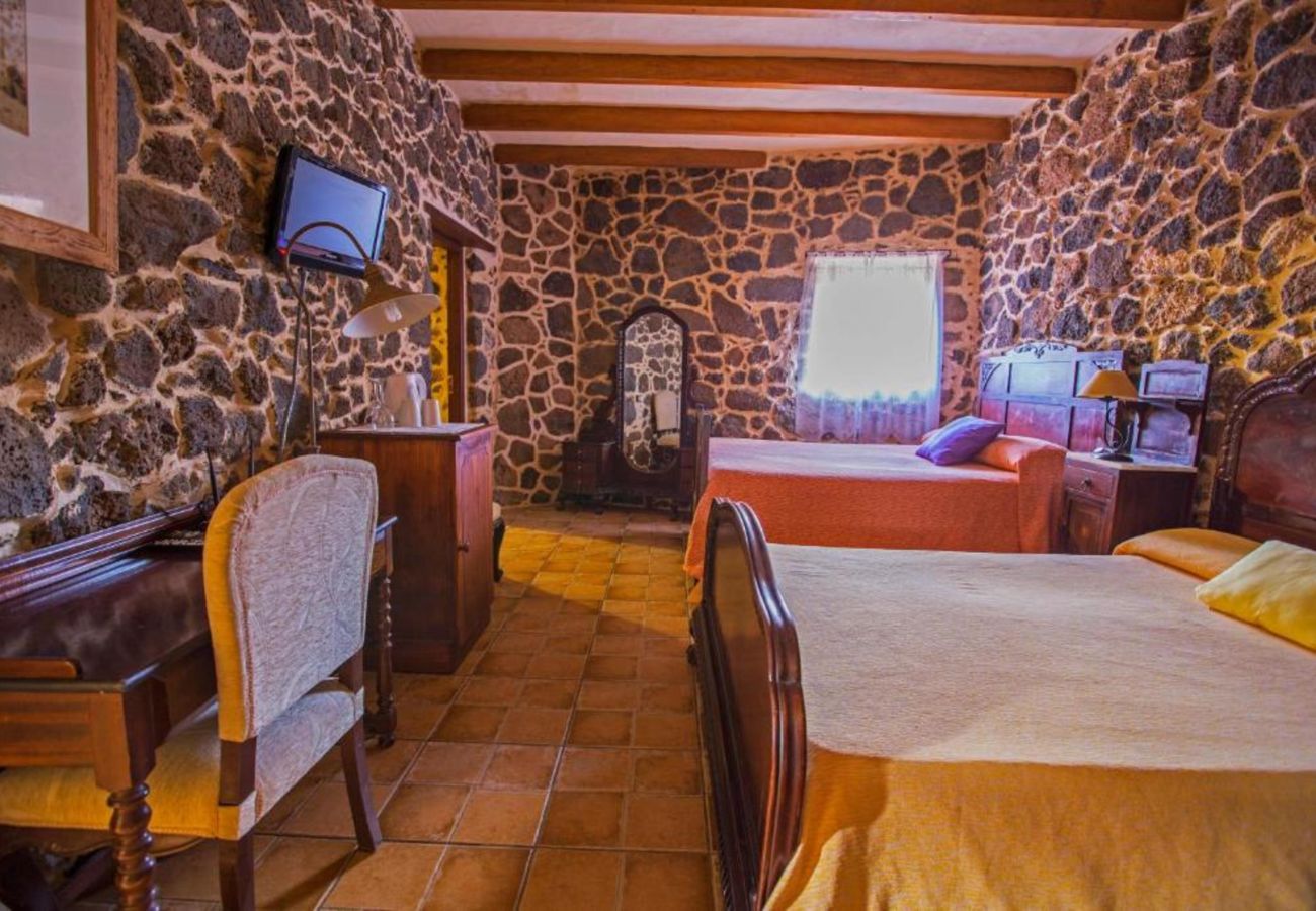 Alquiler por habitaciones en Villaverde - Encantador alojamiento con gran Piscina WIFI