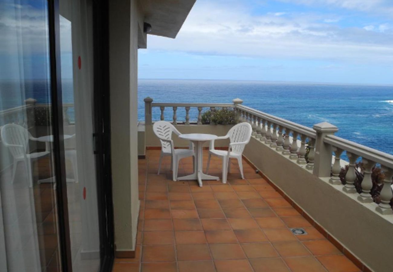 Apartamento en Los Realejos - Suite sobre acantilado fabulosas vistas al mar, terraza y Piscina 