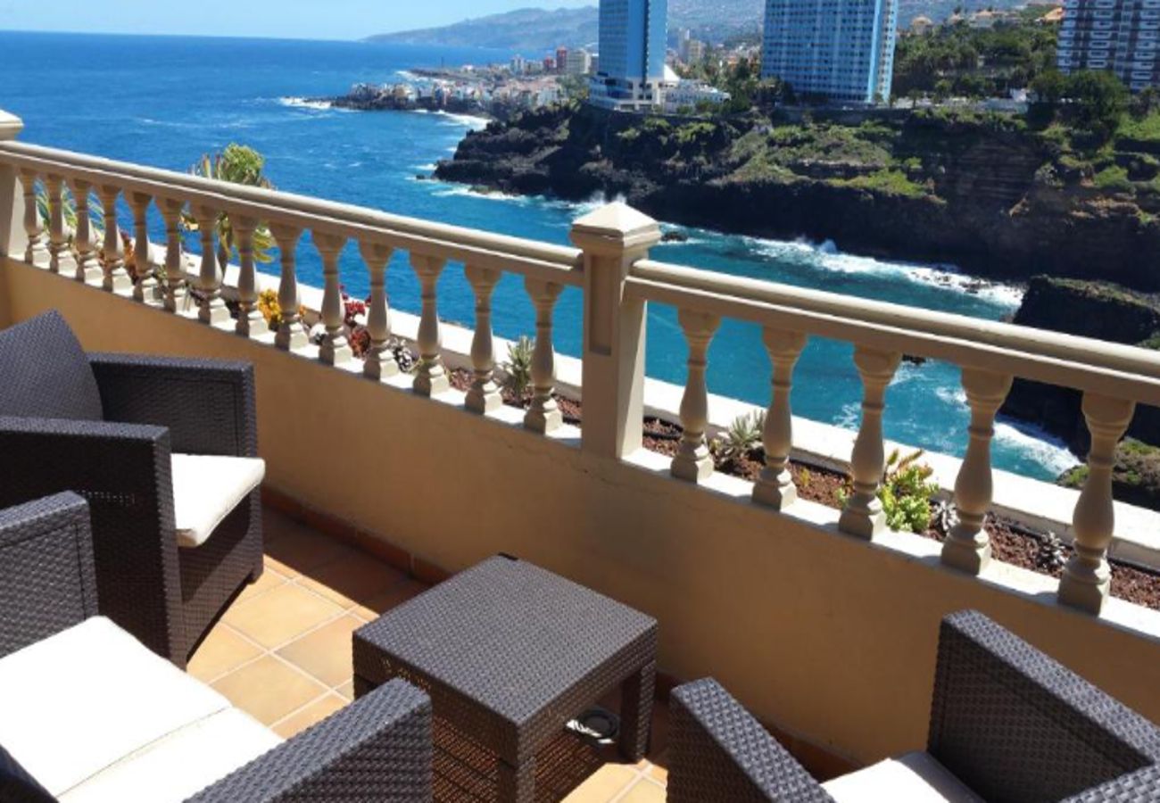 Apartamento en Los Realejos - Suite sobre acantilado fabulosas vistas al mar, terraza y Piscina 