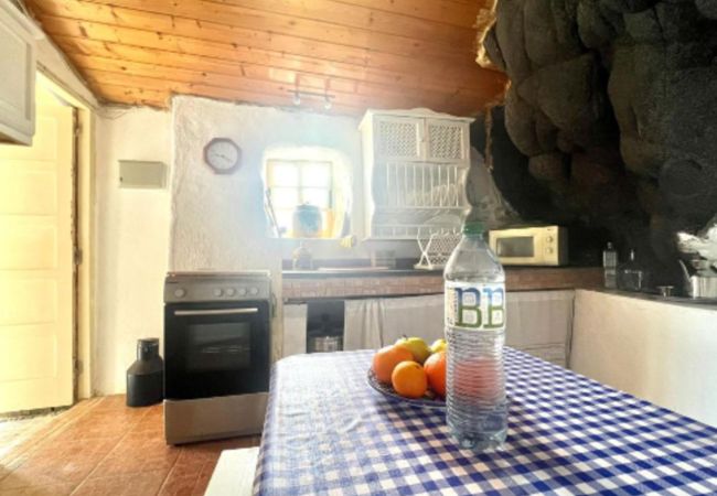 Casa en Valverde - Casa Cueva con Vista al Mar y BBQ hasta 5 pax Casa en Valverde - Casa Cueva con Vista al Mar y BBQ hasta 5 pax