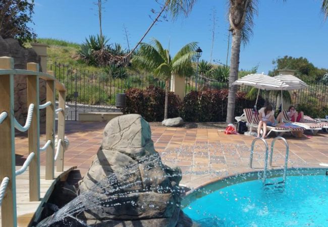 Apartahotel en Los Realejos - Apartamento en Acantilado con Terraza y Vistas Inolvidables al Mar  Apartahotel en Los Realejos - Apartamento en Acantilado con Terraza y Vistas Inolvidables al Mar