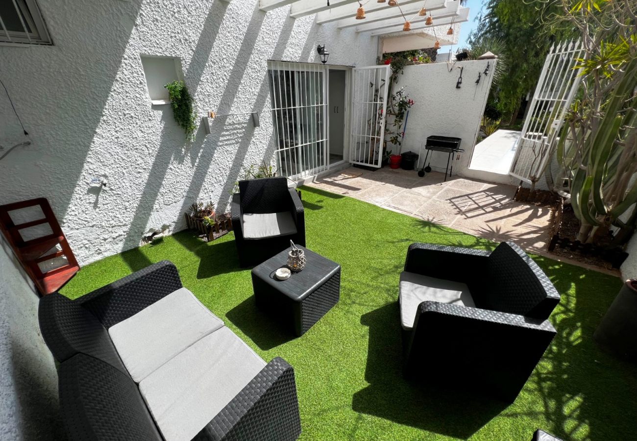 Apartamento en Costa del Silencio - Confortable Estudio con piscina BBQ y terraza