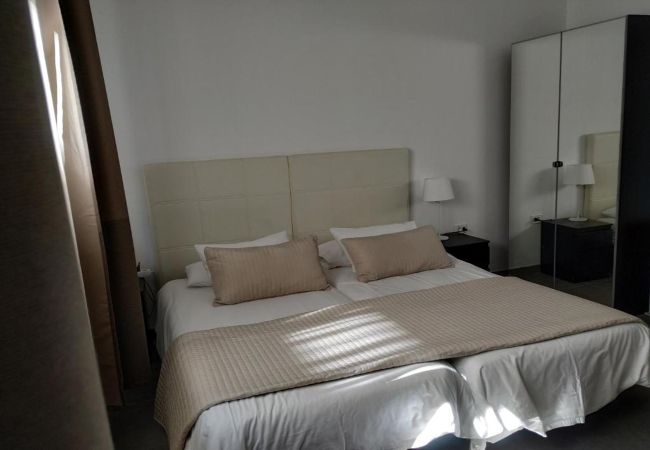 Apartahotel en Los Llanos de Aridane - Comodo Estudio centrico con terraza y piscina para 2 personas Apartahotel en Los Llanos de Aridane - Comodo Estudio centrico con terraza y piscina para 2 personas