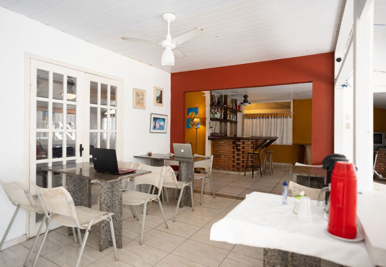 Apartamento en Armação de Buzios - Precioso Homestay a pocos mts del mar WIFI, Piscina, Buzios