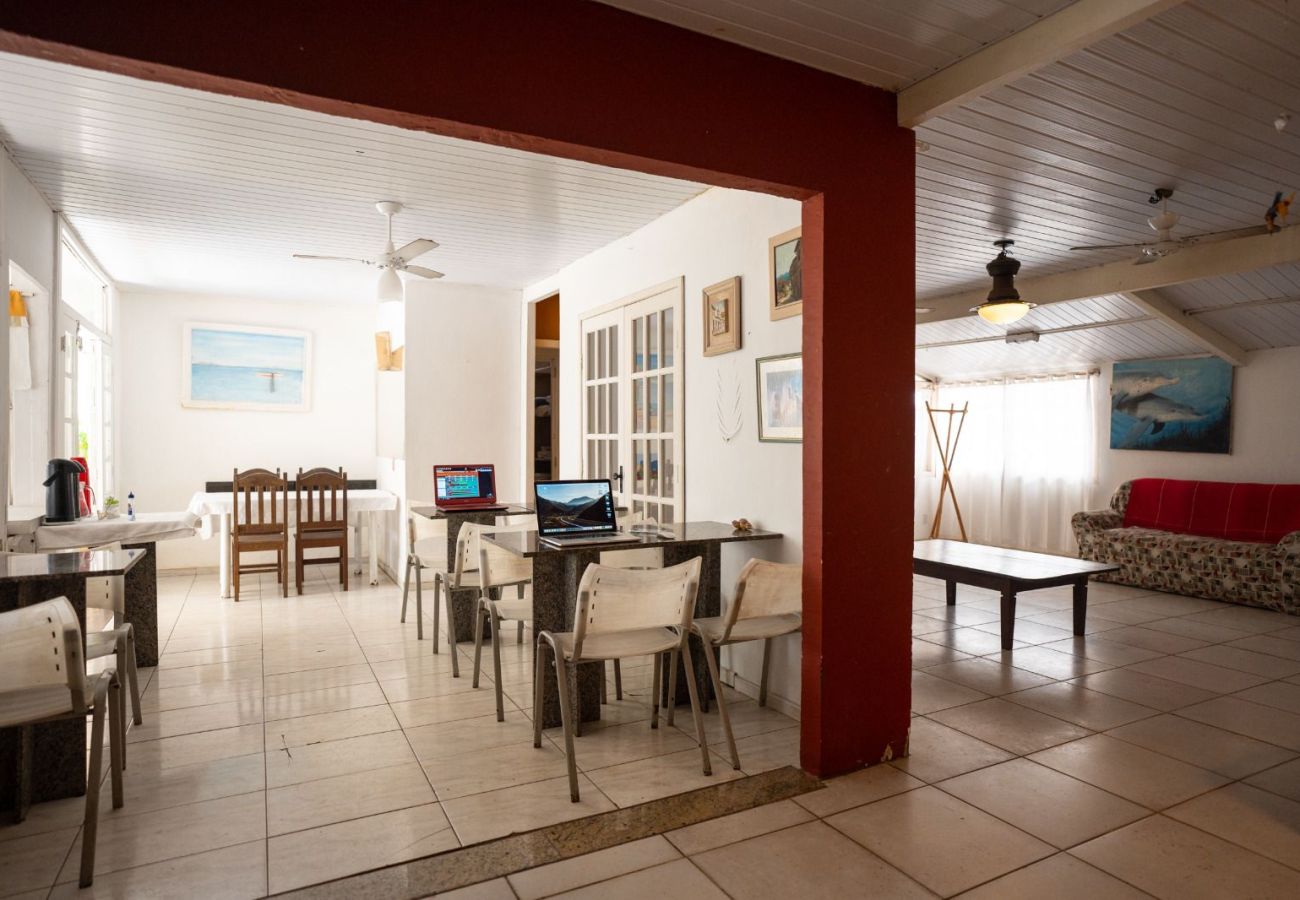 Apartamento en Armação de Buzios - Precioso Homestay a pocos mts del mar WIFI, Piscina, Buzios