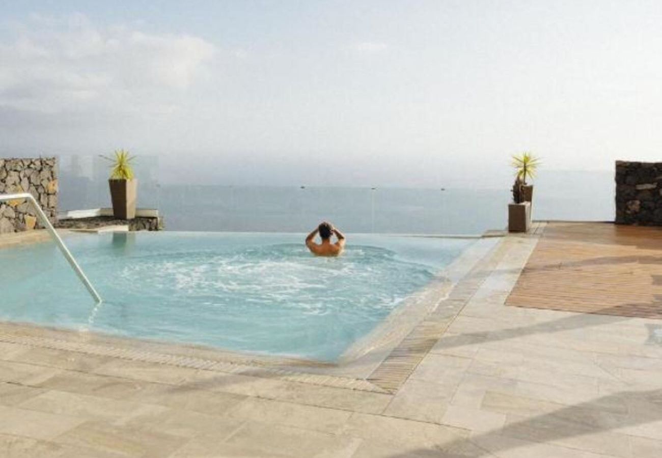 Villa en Santa Cruz de la Palma - Fascinante y Moderna Villa con Piscina Vistas al mar 