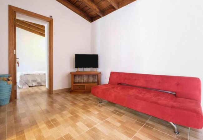 Casa en Garachico - Casa ideal para 4 con billar y hermosas vistas a la montaña  Casa en Garachico - Casa ideal para 4 con billar y hermosas vistas a la montaña