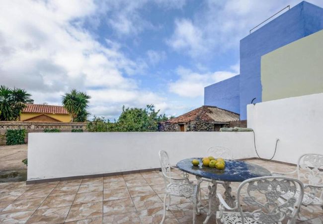 Casa en Garachico - Casa ideal para 4 con billar y hermosas vistas a la montaña  Casa en Garachico - Casa ideal para 4 con billar y hermosas vistas a la montaña