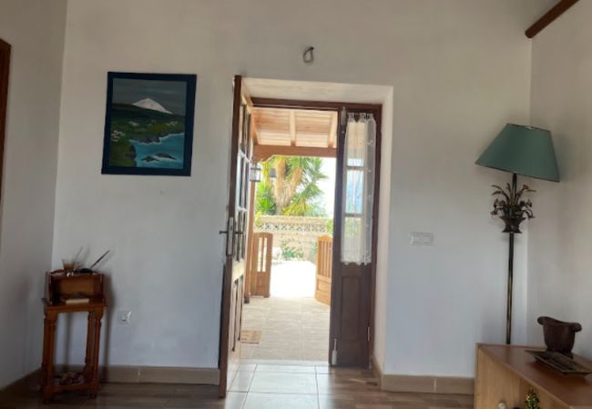 Casa en Garachico - Casa ideal para 4 con billar y hermosas vistas a la montaña  Casa en Garachico - Casa ideal para 4 con billar y hermosas vistas a la montaña