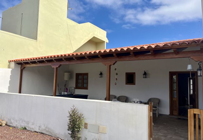 Casa en Garachico - Casa ideal para 4 con billar y hermosas vistas a la montaña  Casa en Garachico - Casa ideal para 4 con billar y hermosas vistas a la montaña