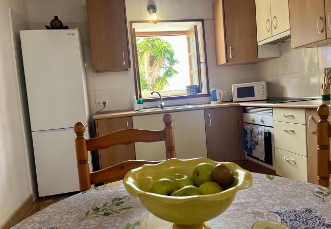 Casa en Garachico - Casa ideal para 4 con billar y hermosas vistas a la montaña  Casa en Garachico - Casa ideal para 4 con billar y hermosas vistas a la montaña