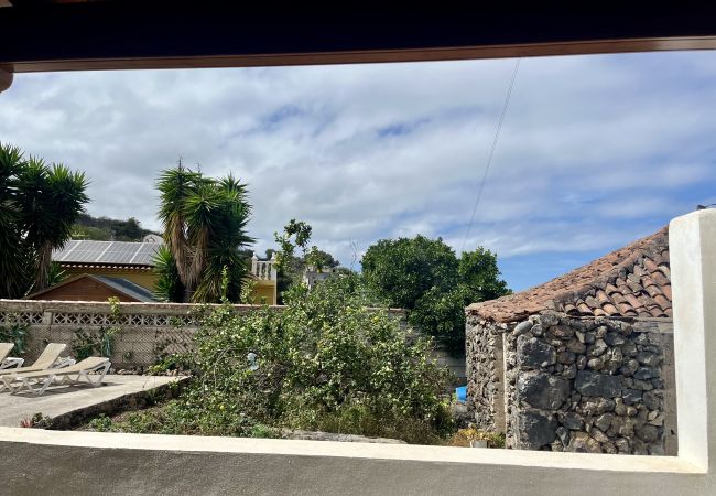 Casa en Garachico - Casa ideal para 4 con billar y hermosas vistas a la montaña  Casa en Garachico - Casa ideal para 4 con billar y hermosas vistas a la montaña