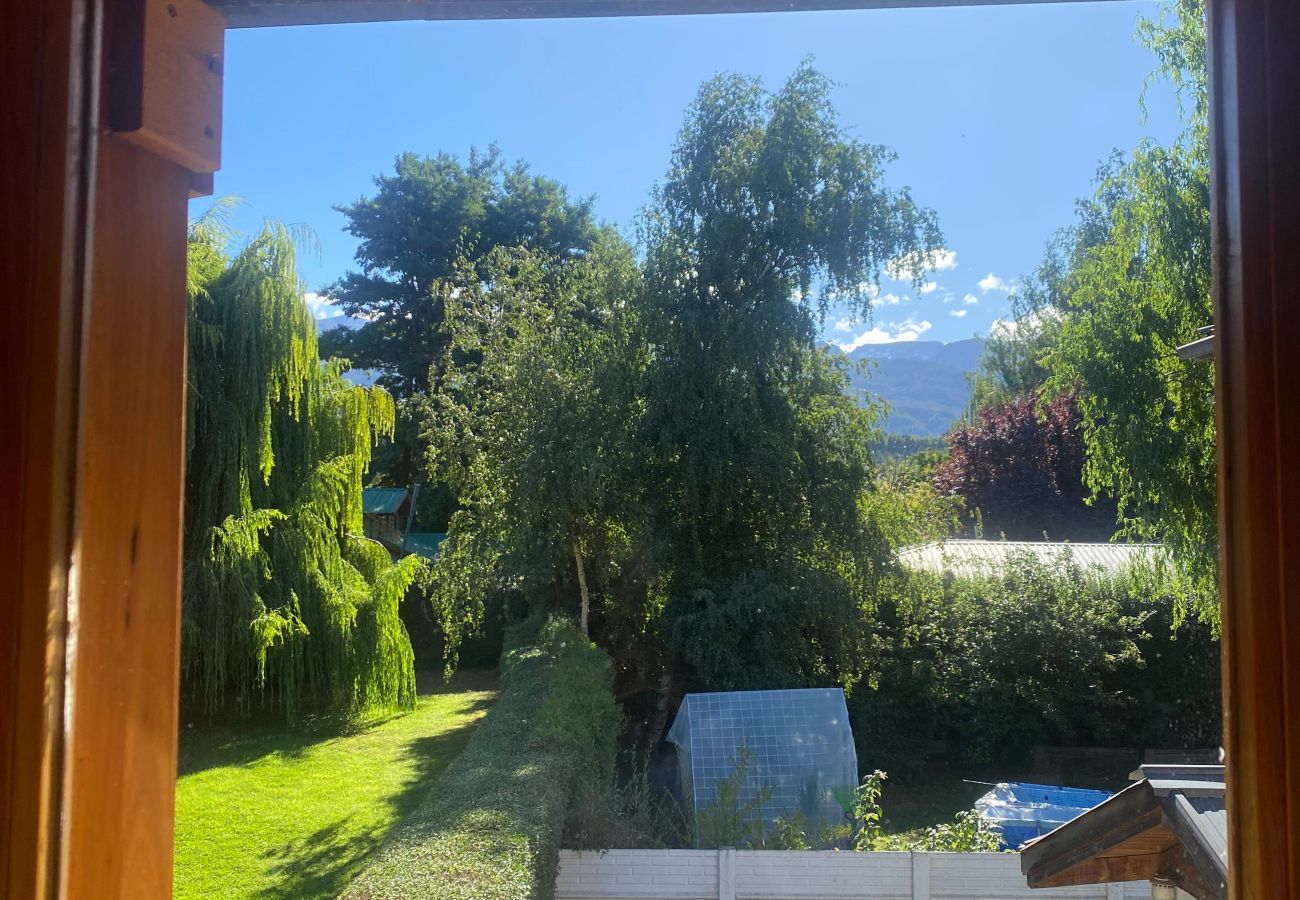 Casa en El Bolsón - Majestuosas vistas a la montaña en esta casa de 2 pisos en El Bolson