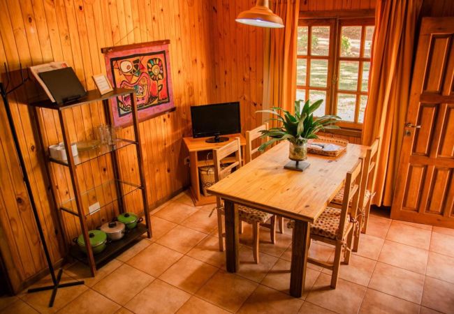 Cabaña en Puerto Iguazú - Cabaña con Jardines y Piscina Relax Total para 4