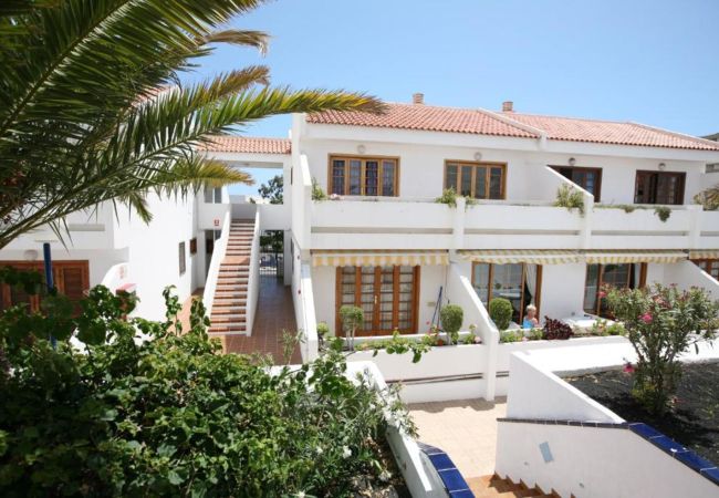 Apartahotel en Playa de Las Americas - Disfruta la Calidez de este Estudio con Terraza y Piscina Apartahotel en Playa de Las Americas - Disfruta la Calidez de este Estudio con Terraza y Piscina