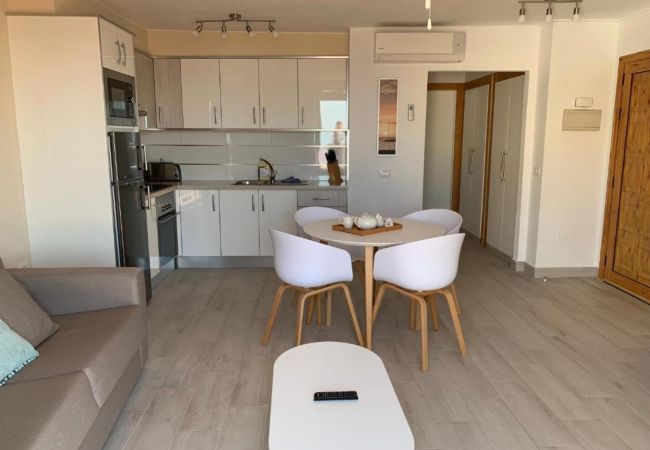 Apartahotel en Playa de Las Americas - Suite Moderna en Playa de las Américas con Piscina y cerca del Mar Apartahotel en Playa de Las Americas - Suite Moderna en Playa de las Américas con Piscina y cerca del Mar