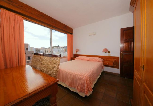 Alquiler por habitaciones en Los Llanos de Aridane - Habitación Acogedora con Vistas a la Montaña Alquiler por habitaciones en Los Llanos de Aridane - Habitación Acogedora con Vistas a la Montaña