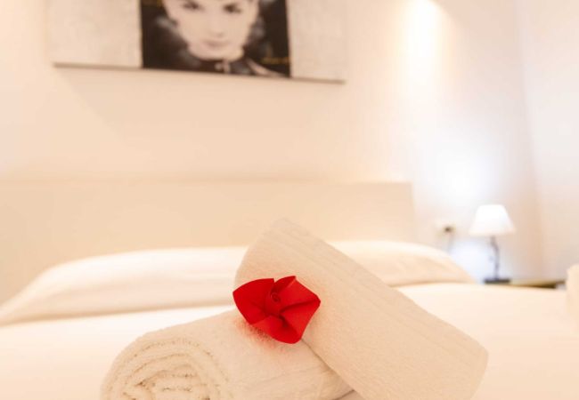 Apartahotel en Santa Cruz de Tenerife - Apartamento Confortable para 4: Arte y Piscina para Disfrutar Apartahotel en Santa Cruz de Tenerife - Apartamento Confortable para 4: Arte y Piscina para Disfrutar