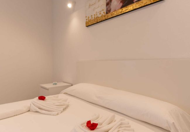 Apartahotel en Santa Cruz de Tenerife - Apartamento Confortable para 4: Arte y Piscina para Disfrutar Apartahotel en Santa Cruz de Tenerife - Apartamento Confortable para 4: Arte y Piscina para Disfrutar
