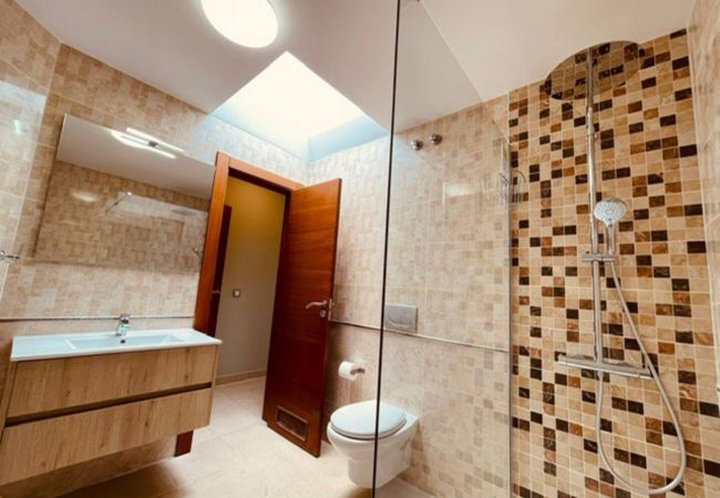 Casa en Los Cristianos - Villa Familiar con Piscina Privada en Los Cristianos – Cerca de Playa y Golf Casa en Los Cristianos - Villa Familiar con Piscina Privada en Los Cristianos – Cerca de Playa y Golf