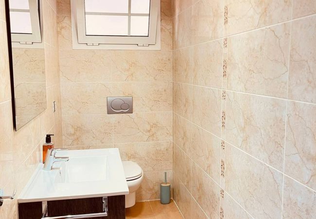 Casa en Los Cristianos - Villa Familiar con Piscina Privada en Los Cristianos – Cerca de Playa y Golf Casa en Los Cristianos - Villa Familiar con Piscina Privada en Los Cristianos – Cerca de Playa y Golf