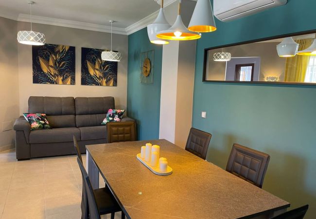 Casa en Los Cristianos - Amplia Villa Familiar con Piscina en Los Cristianos, cerca de la playa