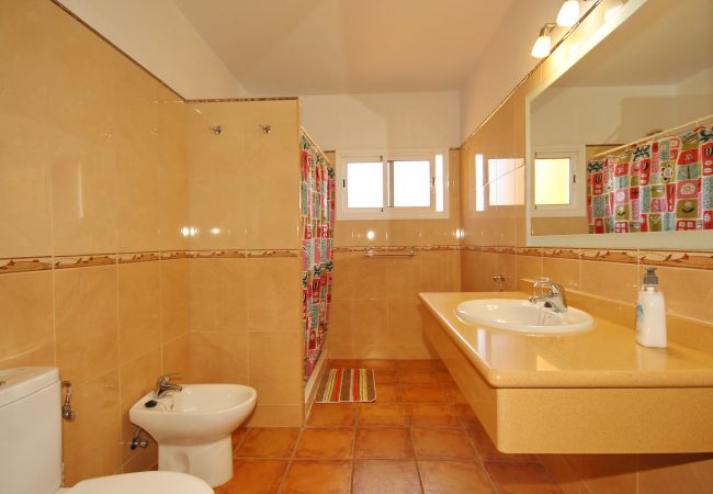 Apartamento en Los Llanos de Aridane - Acogedor Apto en La Palma para 4 personas  Terraza Privada y Vistas a la Piscina Apartamento en Los Llanos de Aridane - Acogedor Apto en La Palma para 4 personas  Terraza Privada y Vistas a la Piscina