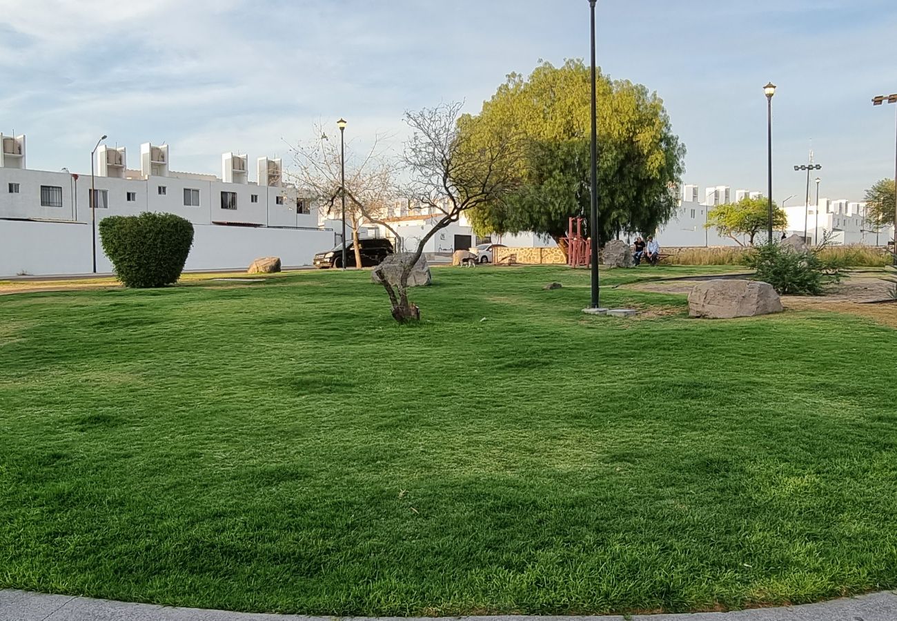 Apartamento en Santiago de Querétaro - Confort y Comodidad en el Corazón de Querétaro – Ideal para Familias y Grupos 