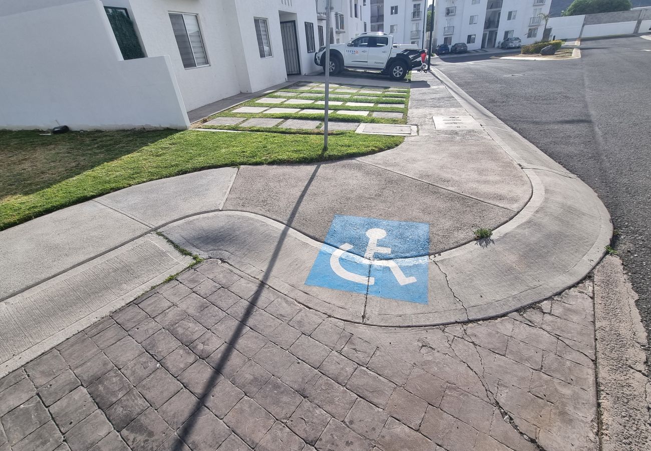 Apartamento en Santiago de Querétaro - Confort y Comodidad en el Corazón de Querétaro – Ideal para Familias y Grupos 