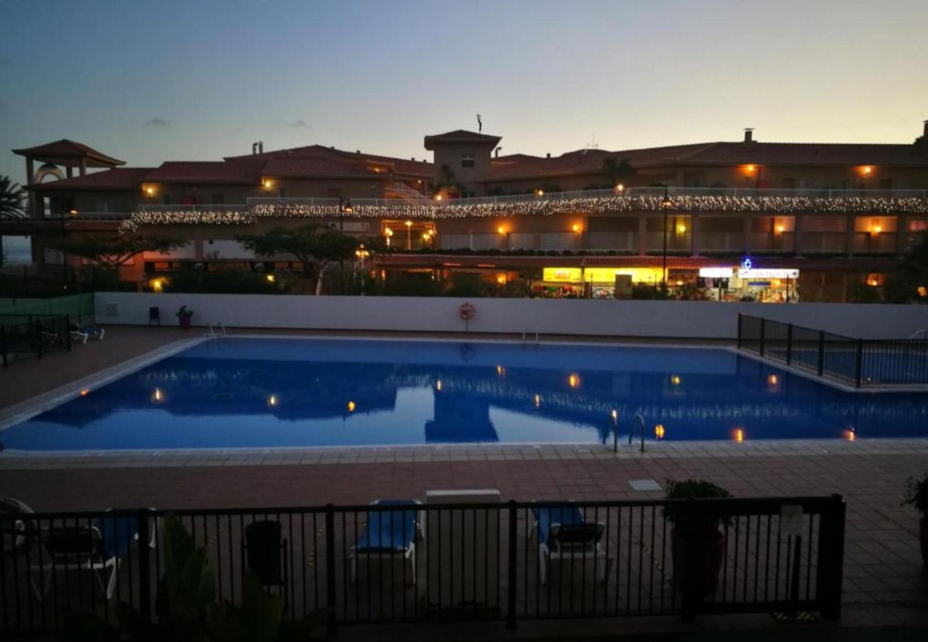Estudio en Los Cristianos - Loft – Frente al Mar con Piscina y Terraza en Los Cristianos