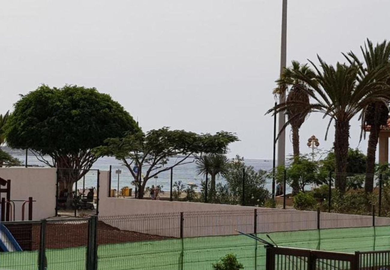 Estudio en Los Cristianos - Loft – Frente al Mar con Piscina y Terraza en Los Cristianos