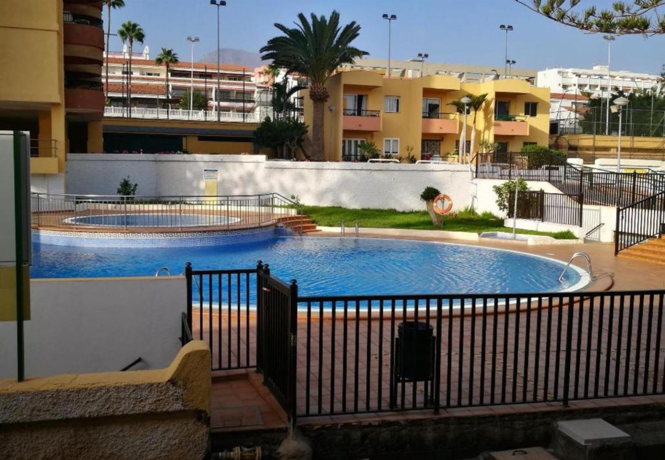 Estudio en Los Cristianos - Loft – Frente al Mar con Piscina y Terraza en Los Cristianos