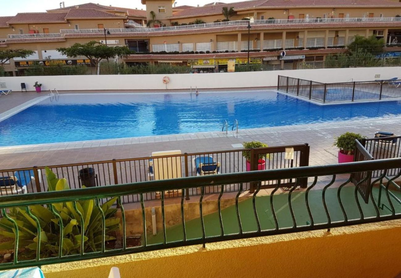 Estudio en Los Cristianos - Loft – Frente al Mar con Piscina y Terraza en Los Cristianos