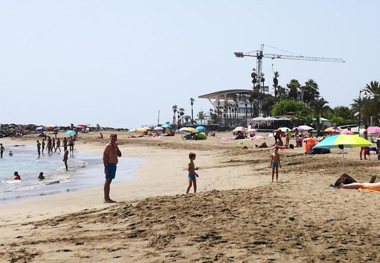 Estudio en Los Cristianos - Loft – Frente al Mar con Piscina y Terraza en Los Cristianos