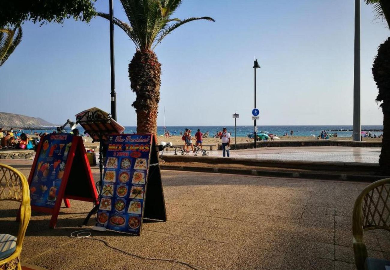 Estudio en Los Cristianos - Loft – Frente al Mar con Piscina y Terraza en Los Cristianos