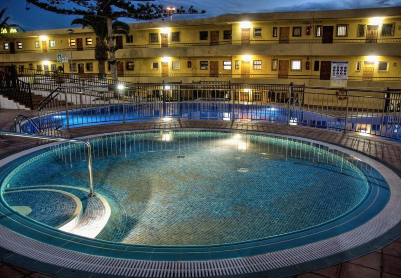 Estudio en Los Cristianos - Loft – Frente al Mar con Piscina y Terraza en Los Cristianos