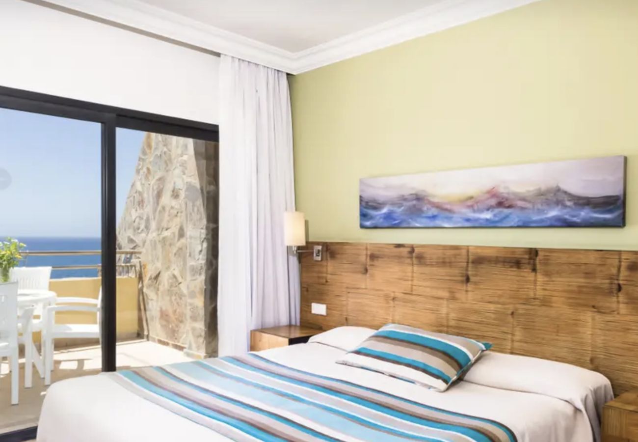 Apartahotel en Bahia Feliz - Apartamento 4★ con Vistas al Mar y Piscina en Bahía Feliz – Gran Canaria