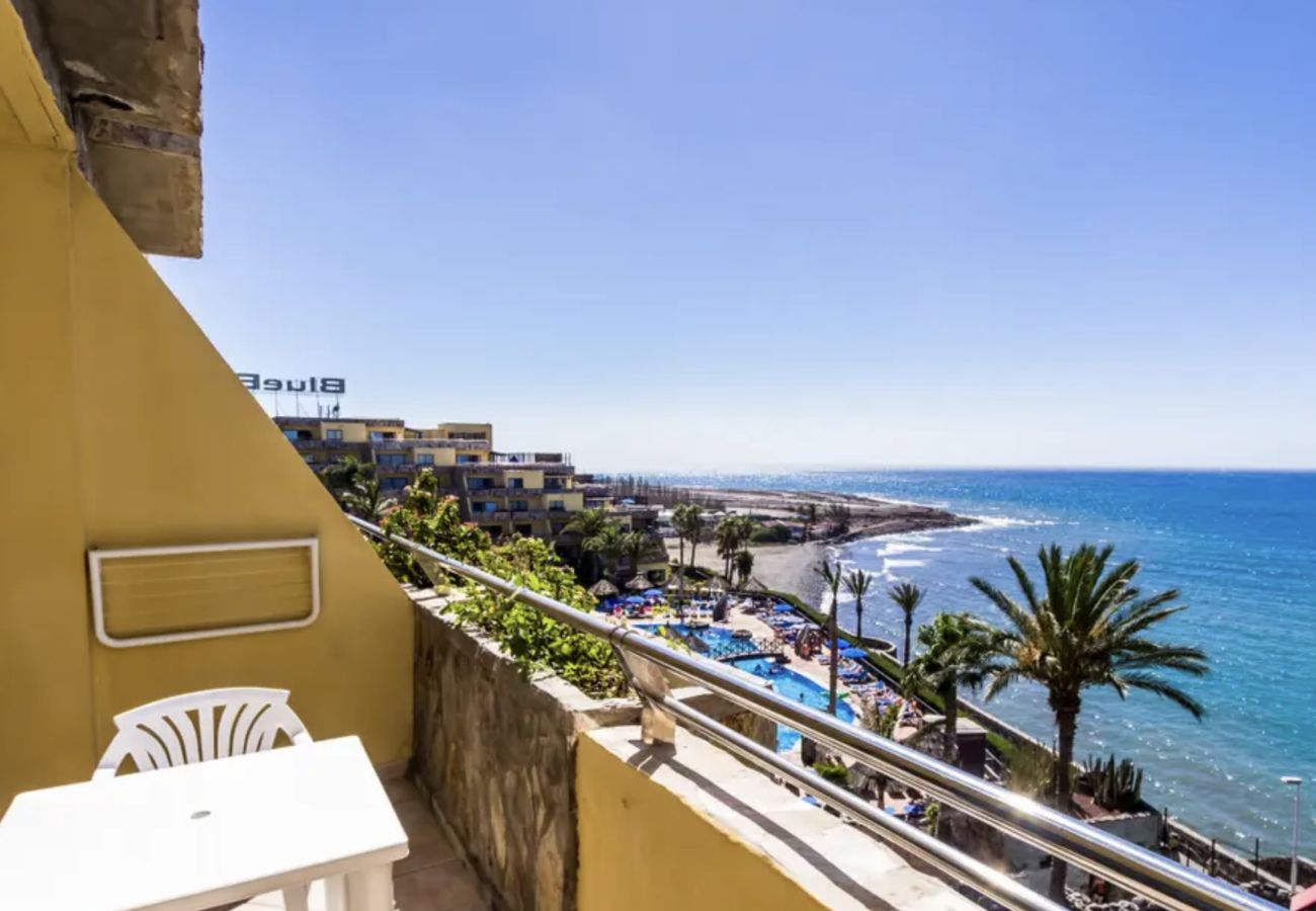Apartahotel en Bahia Feliz - Apartamento 4★ con Vistas al Mar y Piscina en Bahía Feliz – Gran Canaria