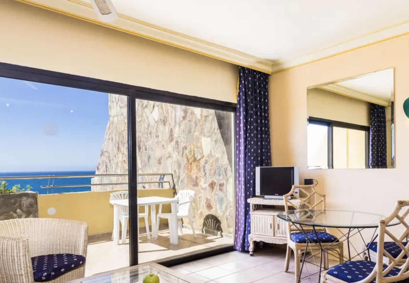 Apartahotel en Bahia Feliz - Apartamento 4★ con Vistas al Mar y Piscina en Bahía Feliz – Gran Canaria
