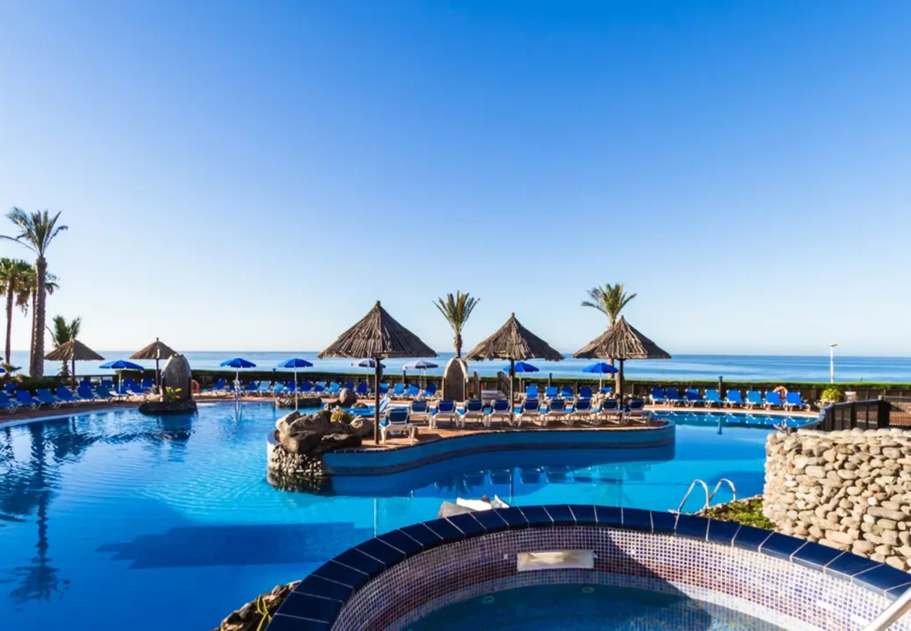 Apartahotel en Bahia Feliz - Apartamento 4★ con Vistas al Mar y Piscina en Bahía Feliz – Gran Canaria