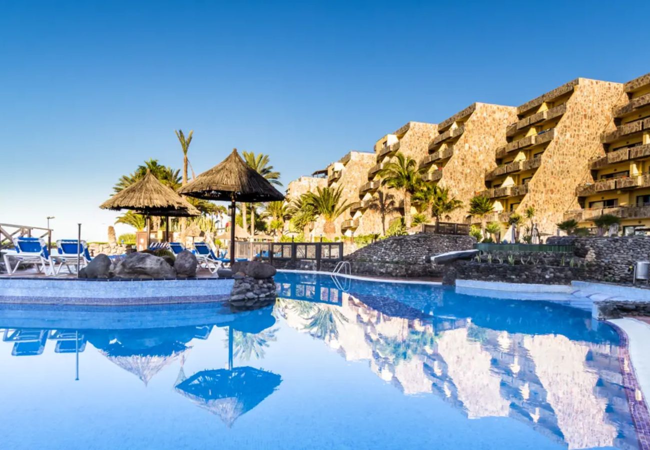 Apartahotel en Bahia Feliz - Apartamento 4★ con Vistas al Mar y Piscina en Bahía Feliz – Gran Canaria